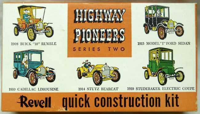 Revell 1/32 1915 Ford Model T Sedan Highway Pioneers, H42 plastic model kit